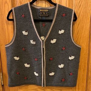 VINTAGE RARE - Woolrich Charcoal Vest with Sheep and Flower Embroidery